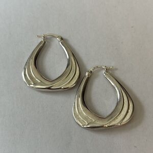 Beautiful Sterling Ridged Hoop Earrings Signed  SU 925 Thailand